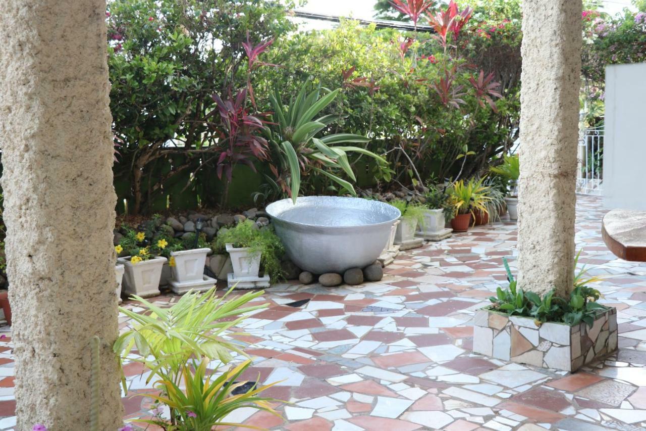 Rainbow Inn Grenville Bagian luar foto