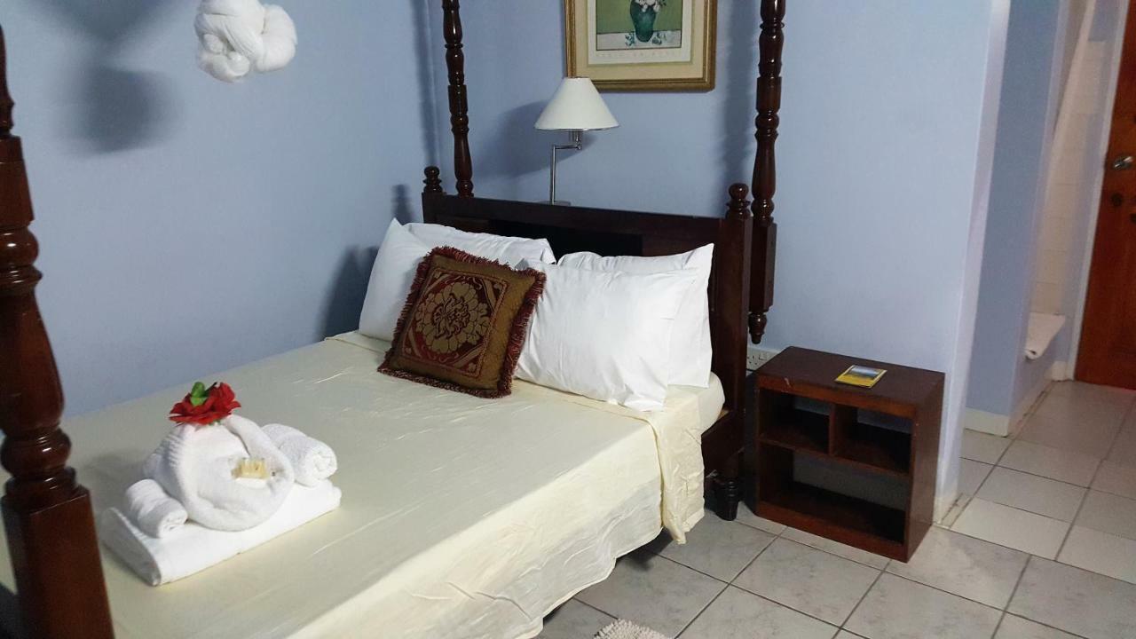Rainbow Inn Grenville Bagian luar foto