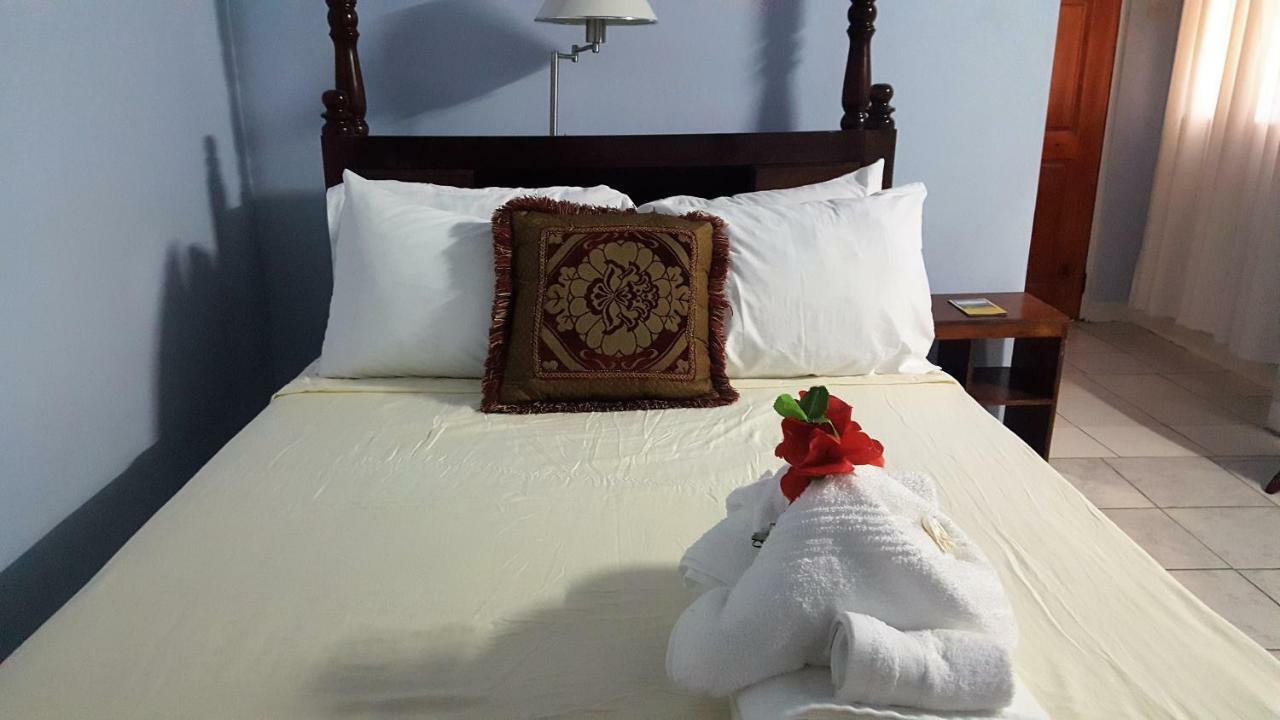 Rainbow Inn Grenville Bagian luar foto