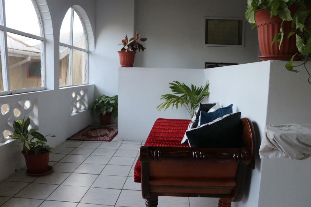 Rainbow Inn Grenville Bagian luar foto